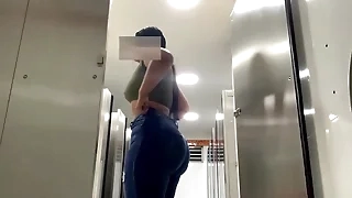 CAMARA OCULTA EN BA&Ntilde;O PUBLICO DE ESPA&Ntilde;A